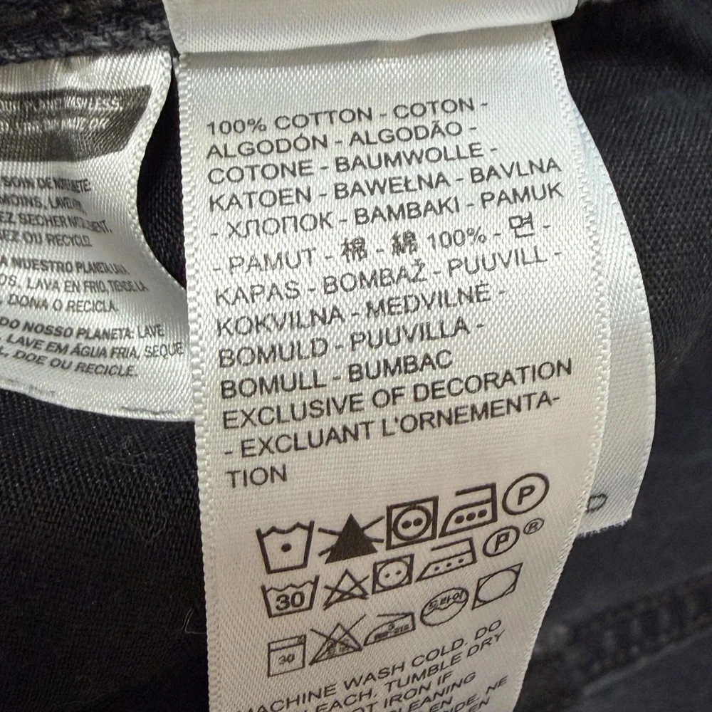 Levi’s 94 Baggy Shorts — Black Washed Denim Size 29 - Picture 7 of 7